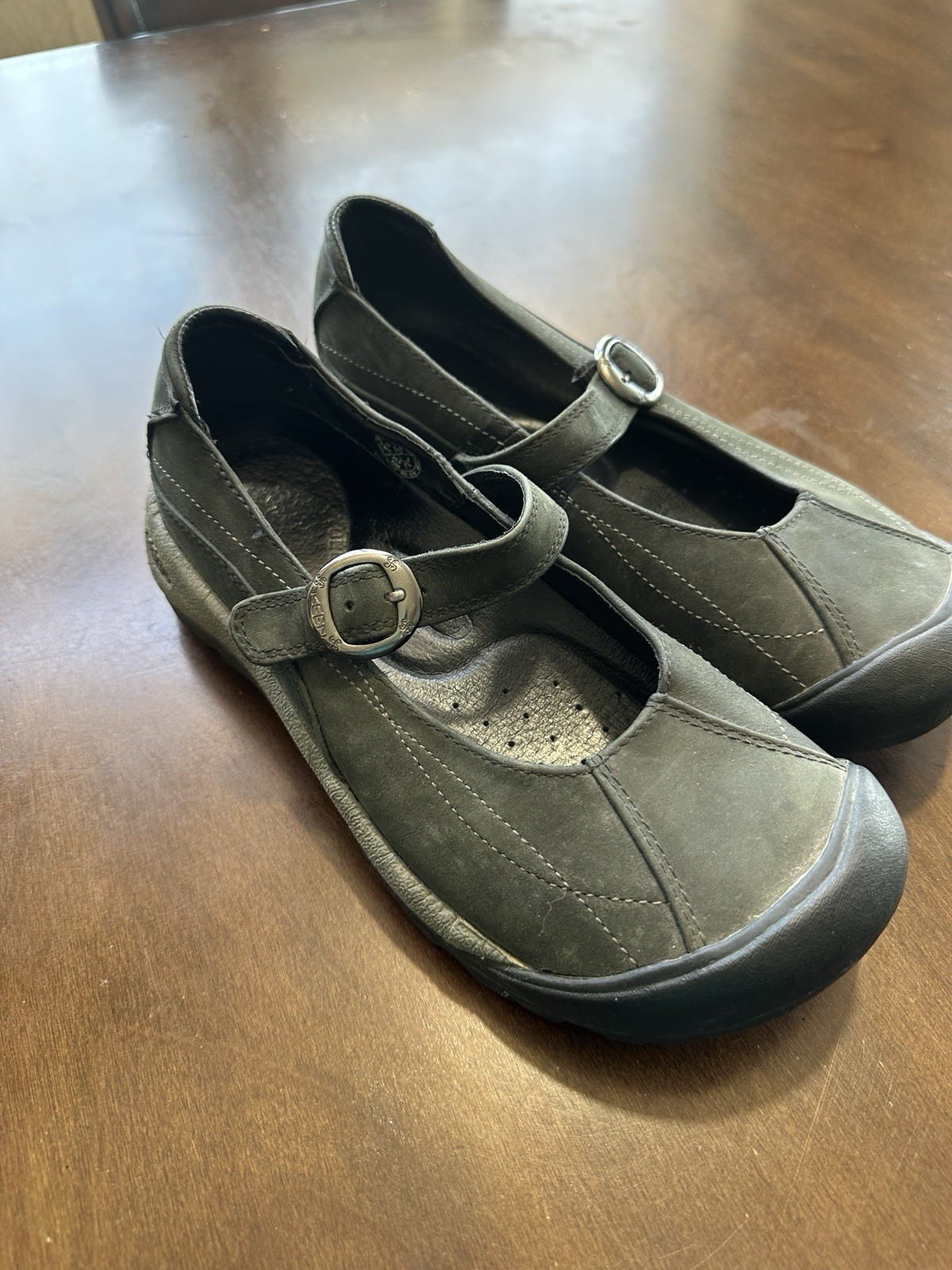 Scarpe KEEN Toyah Mary Jane da donna taglia 7 5 M zoccoli in pelle nera campeggio escursionismo