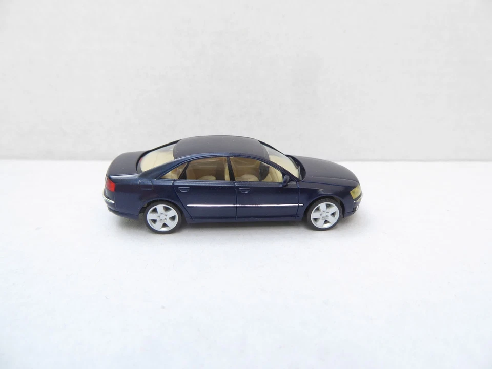 Audi A 8  dunkelblau - H0 1:87 Herpa  ohne  OVP # 0886 - Bild 2 von 3