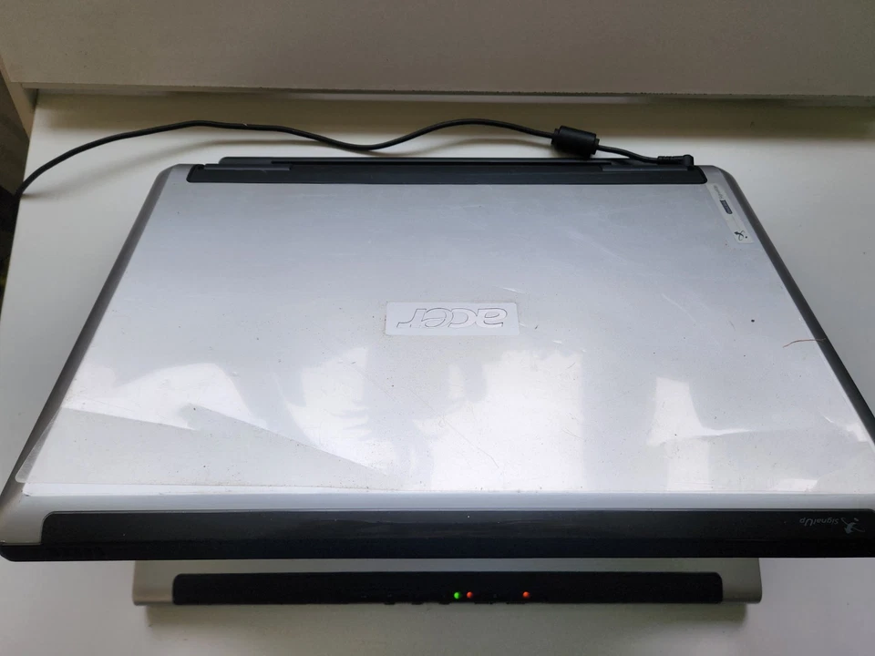 Rare Retro Gaming Laptop Acer Aspire 9815 , 20.1" LCD , Raid 240GB Intel Core 2 - Image 4 of 4