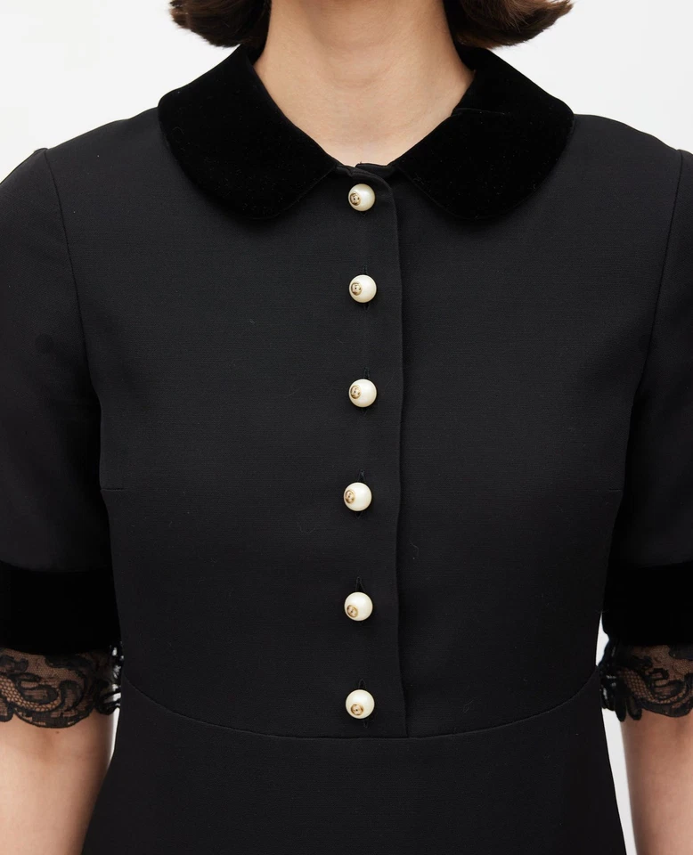 Vestido Gucci preto de seda renda pérola botão - Imagem 2 de 4