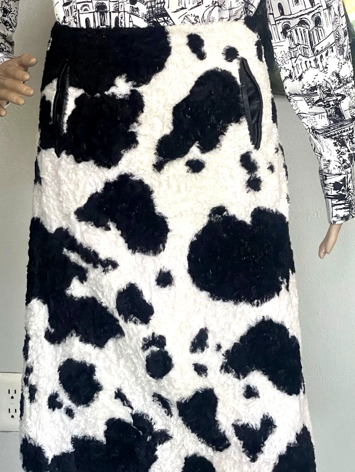 Falda con estampado de vaca de piel sintética Burberrys - Línea A blanca y negra - Invierno de diseñador talla 38 Foto 2 de 4