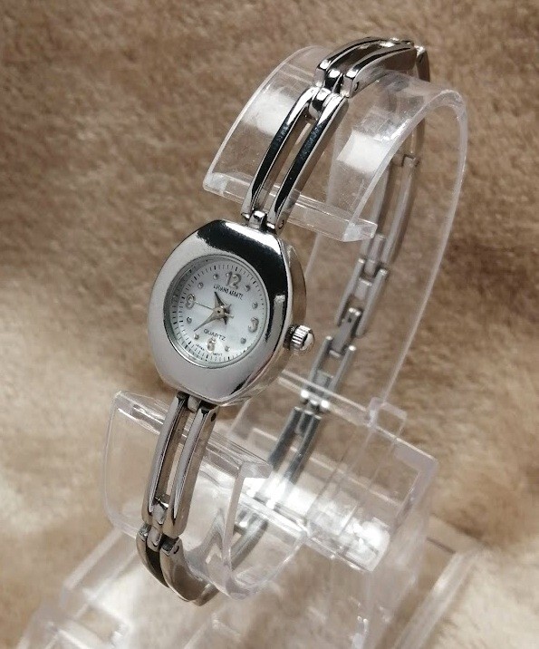 Montre femme Luciano Abbate vintage : le cadeau classique chic parfait pour célébrer