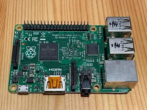 Raspberry Pi 2 Model B Desktop (Quad Core CPU 900 MHz, 1 GB RAM)