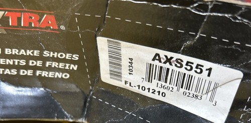 Box Of 4 Drum Brake Shoe Rear Auto Extra AXS551 Brake Shoes Distressed Box NOS - Foto 2 di 5