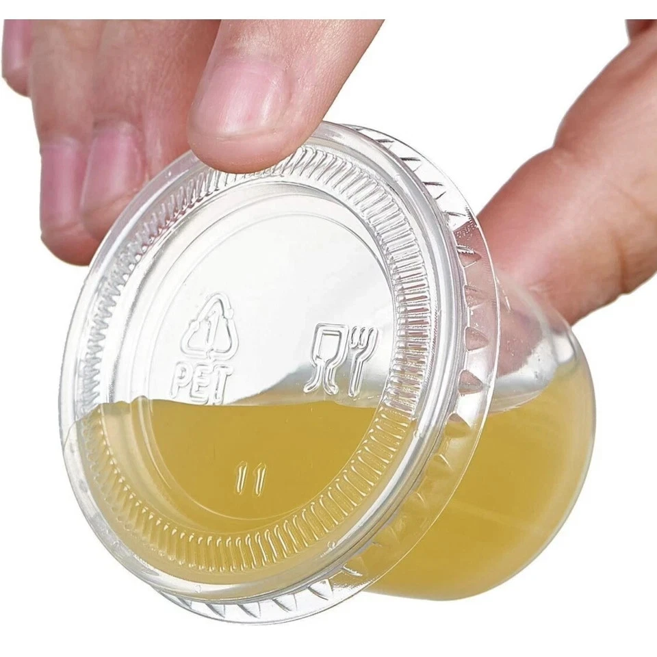Paquete de 100 tazas de plástico transparente de 5,5 oz con tapas para salsa sin BPA Foto 4 de 4