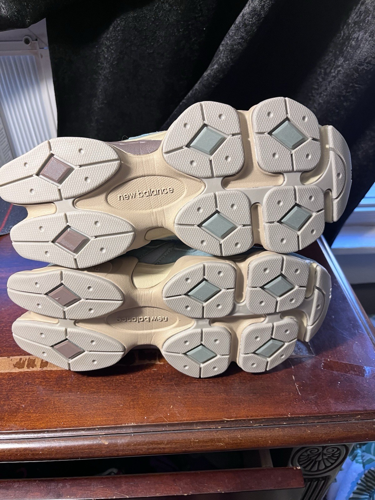 9060 - BLUE/BEIGE New Balance Size 7