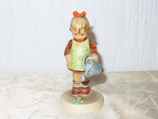 Goebel Hummel "Fille Avec Arrosoir" !