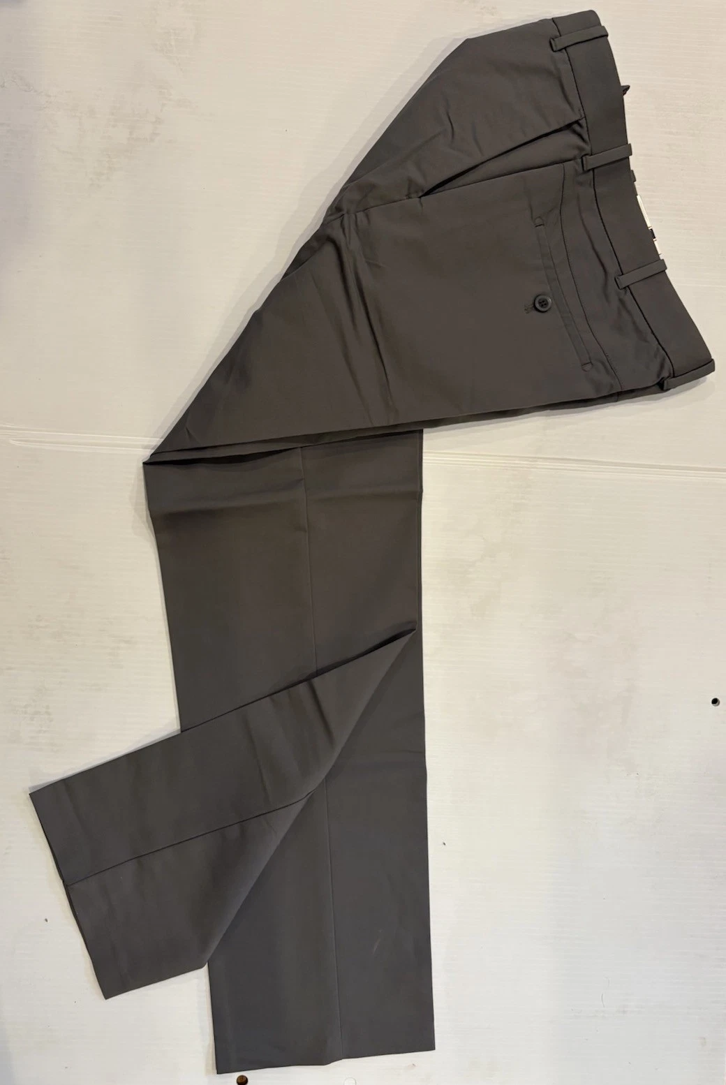 IZOD Sportflex Max Straight Fit Chino Pants Mens 30Wx32L Smoke Pearl Flat Front