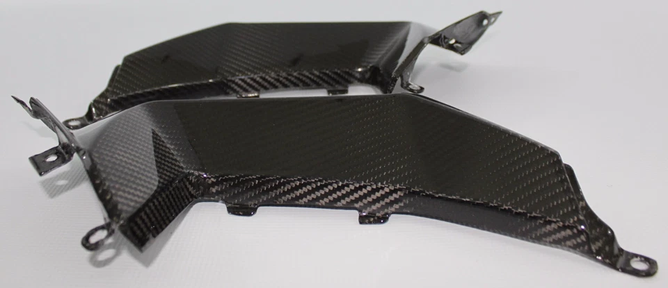 Aprilia Shiver 750 碳纤维侧板 2007 - 2010 — 第 4/4 张图片