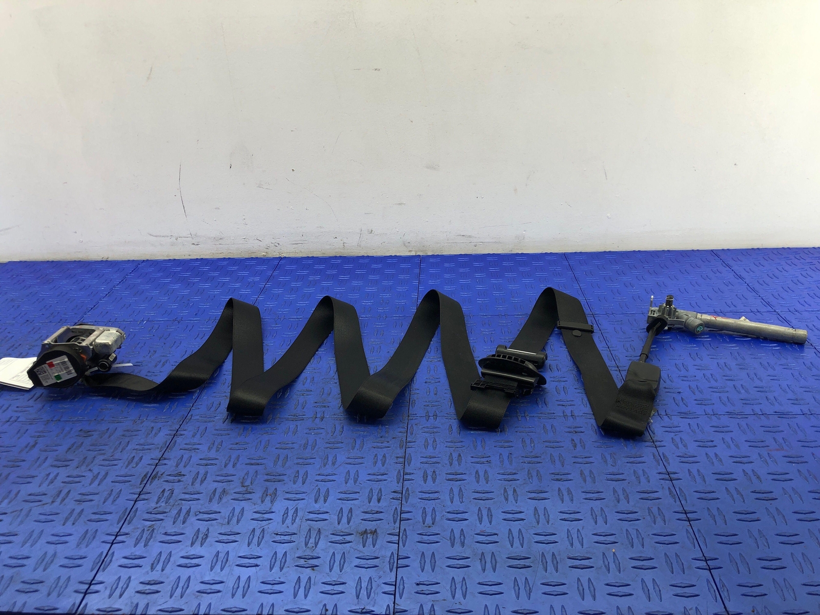 2014-2017 MASERATI GHBILI M157 FRONT LEFT SEAT BELT RETRACTOR BLACK 6270017342