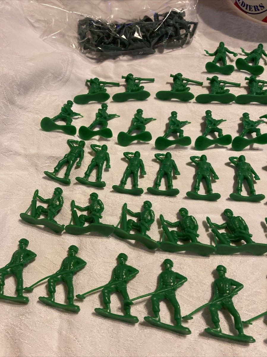 ☆激レア☆未開封☆ BUCKET O SOLDIERS グリーンアーミーメン トイストーリー』バケツにグリーンアーミーメンが75体入った
