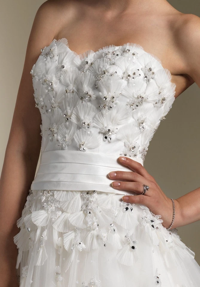 Stunning fairytale Justin Alexander wedding dress - Image 2 of 4