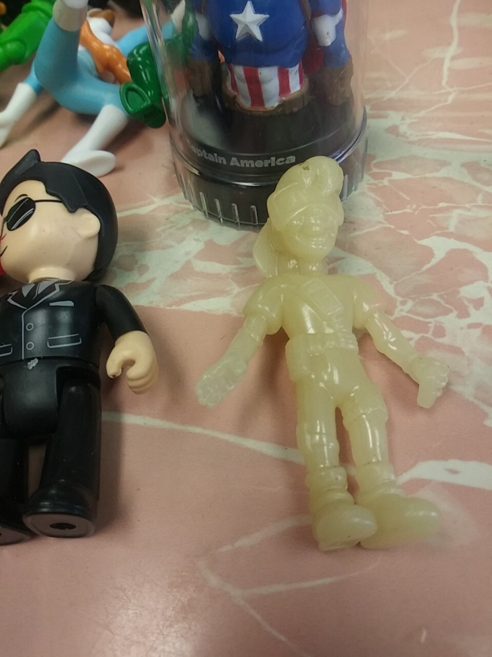 ANKYO Cool Crocodile Plastic Toy Figure with Ice Cream Cone & 11 More Toys