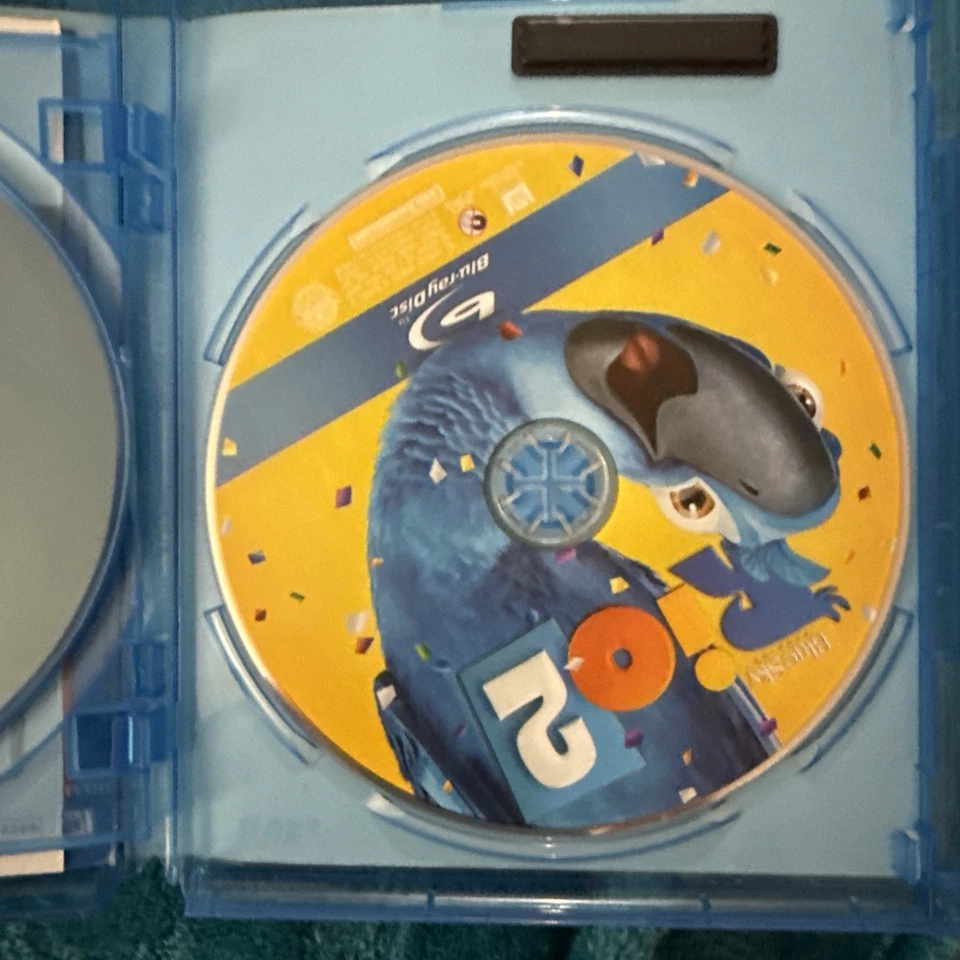 RIO 2 Deluxe Edition (Blu-ray 3D/Blu-ray/DVD) LIKE NEW! - Image 4 of 4