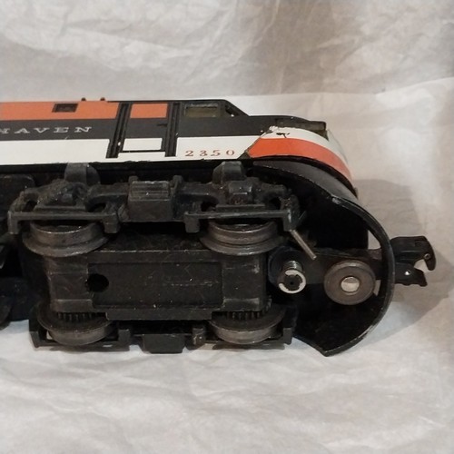 Locomotore elettrico vintage del dopoguerra Lionel 2350 New Haven modello non testato - Foto 14 di 24