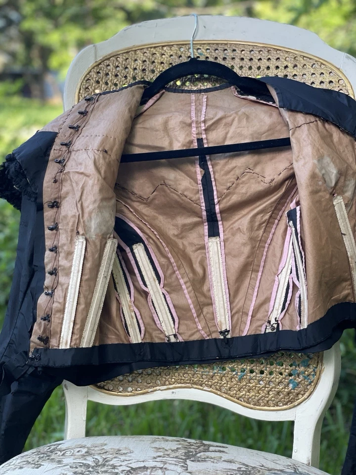 Antiguo corpiño victoriano eduardiano de tafetán de seda negro C. 1885 encaje Bertha Foto 2 de 4