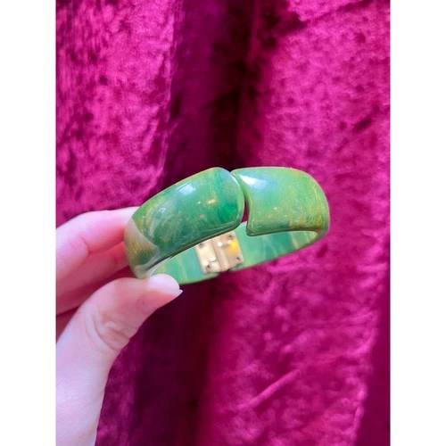 Vintage Jewelry - Chunky Bangle Bracelet - Marbled Spinach Green Bakelite