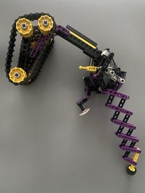 LEGO Technic Robots Revenge 8246, Competition Theme pieces, 1998 Vintage Legos