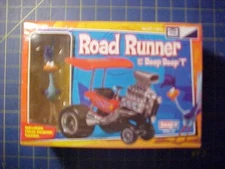 MPC SNAP IT MODEL KIT ROAD RUNNER & BEEP BEEP T WITH 4.5" TALL VINYL FIGURE NISP