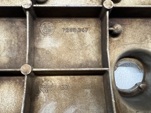 BMW M30 Valve Cover OEM 1260347 1980 E12 E23 E24 Crinkle Coat Black - Picture 6 of 7