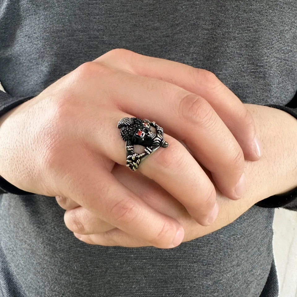 Anillo de plata de ley 925 con calavera de micro piedra negra para hombre Foto 3 de 3