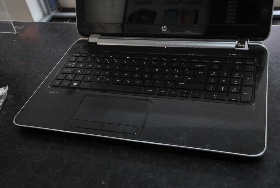 HP Pavilion 15 F7R53EA Laptop - Spares or Parts - Faulty - Image 2 of 4
