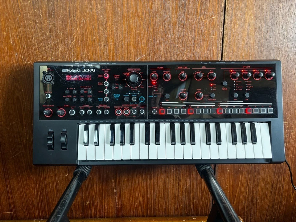 Roland JD-Xi Analog/Digital Synthesizer with Vocoder w/ gig bag - Image 2 of 4