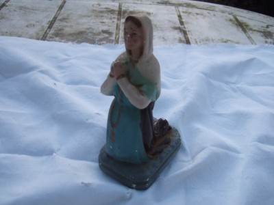 eine kleine Bräutigam Figur Teesa aus Gips betend Höhe 17 cm