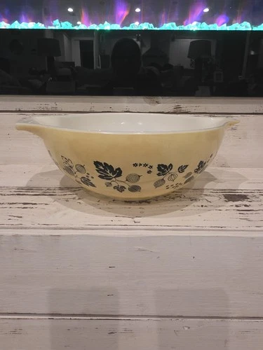 Pyrex Gooseberry Yellow And Black 4 Qt  Nesting Bowl