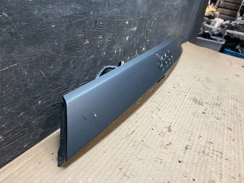 2011-2013 Jeep Grand Cherokee лифтгейт украшение молдинг отделка с камерой v2579 DG - Изображение 3 из 4