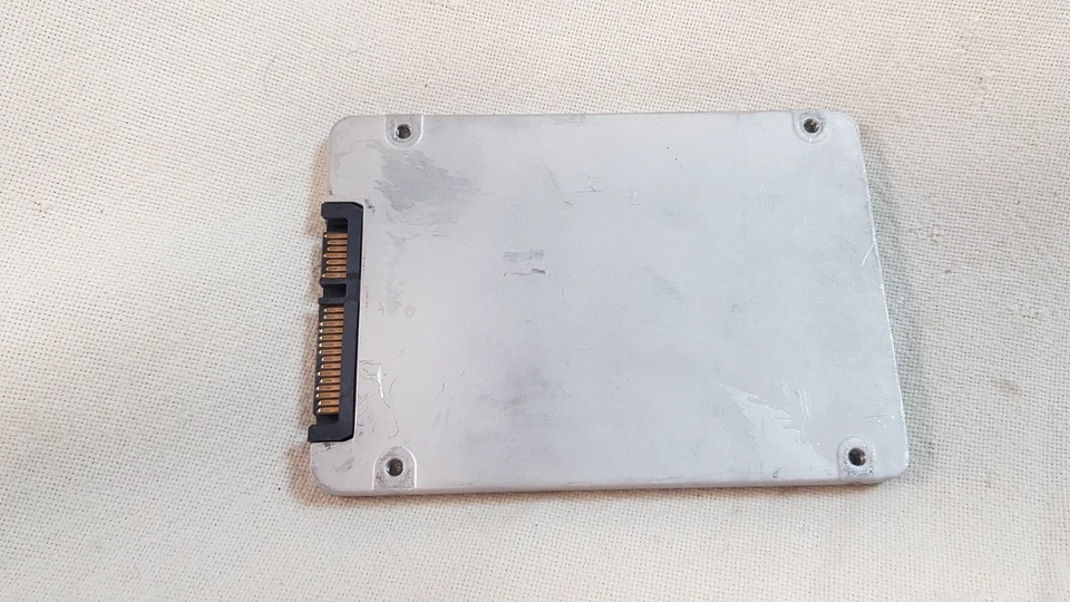 Intel ssdsa2bw120g3h 120GB 2.5" SATA SSD Drive - Image 3 of 4