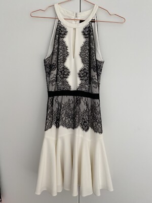 BCBG Max Azria Minikleid Weiss Mit Schwarzer Spitze Kleid S