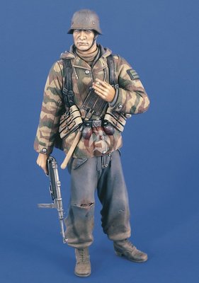 Verlinden 200mm (1/9) German Panzergrenadier with MP 40 WWII