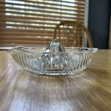 Vintage Juicer Glass Citrus Reamer Squeezer Orange Lemon Clear Country Farm