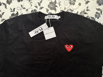 Comme des Garçons PLAY Herren T-Shirt Schwarz L Kurzarm Rundhals Herz-Logo