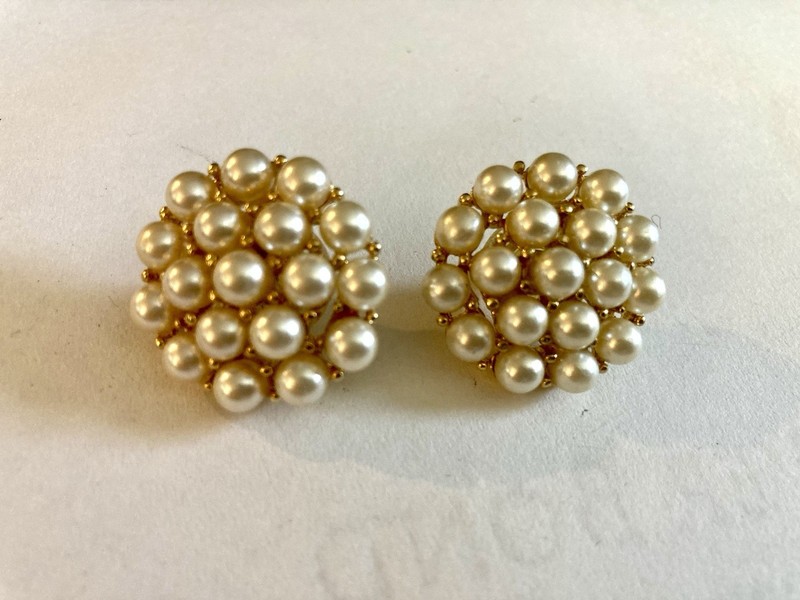 Vintage Gold Tone Pierced Earrings Faux Round Pearl Cluster Post And Back Napier