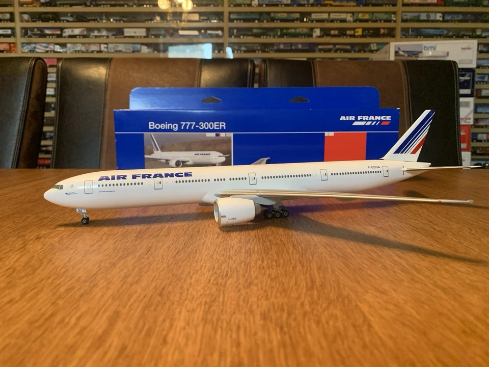 Modell Einer Boeing 777-300ER Air France with Registration Art.-No. 2773 - Bild 1 von 3