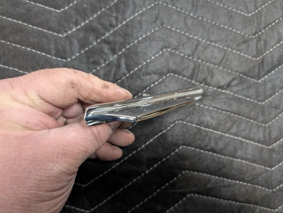 1967 1970 Eldorado capó adorno moldura dividida Ext Cadillac 1968 1969 carrocería moldura Foto 4 de 4