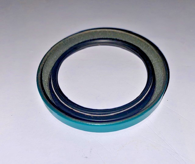 NEW NOS GENUINE MOPAR SEAL PART NUMBER  4412522 PLEASE STUDY PICS FOR FITMENT