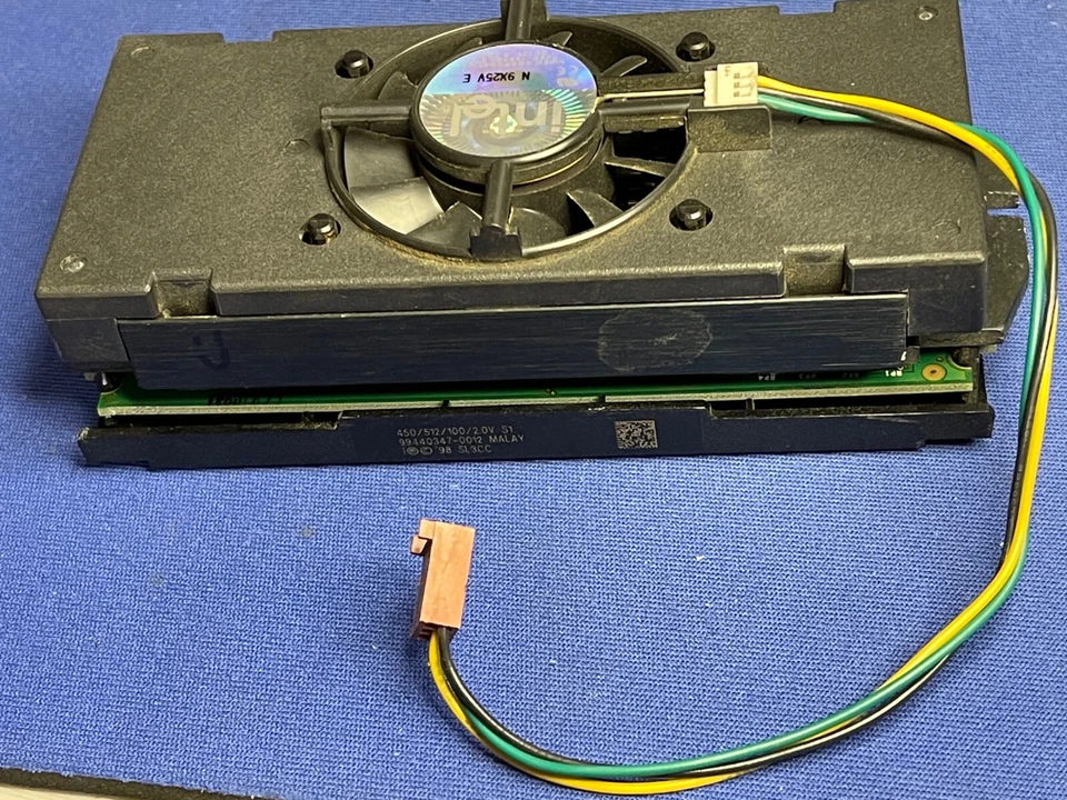 Intel Pentium III 450MHz Slot 1 Processor with Heatsink and Fan UOS Rare QTY-1 - Image 2 of 4