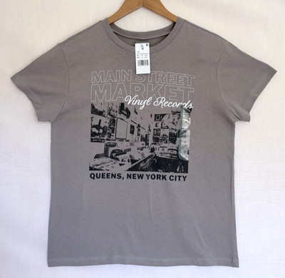 NWT Queens NY Main Street Market Vinyl Records T-Shirt, Size Small Women s Cut