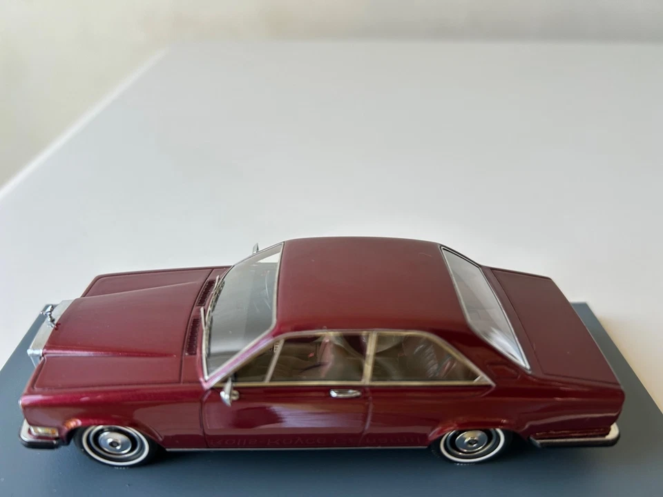 Modelos Neo a escala Rolls Royce Camargue 1975 1:43 Foto 2 de 4