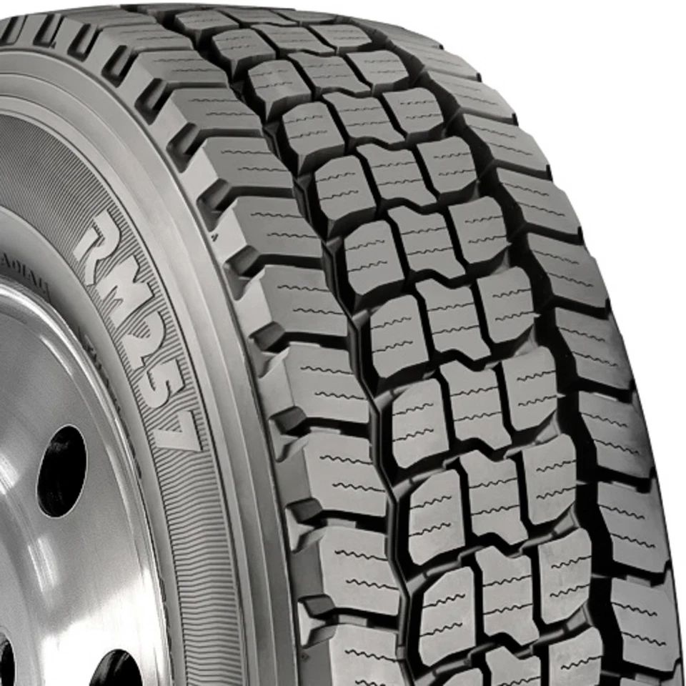 Tire Roadmaster (by Cooper) RM257 245/70R19.5 Load G 14 Ply Drive Commercial Foto 2 de 3