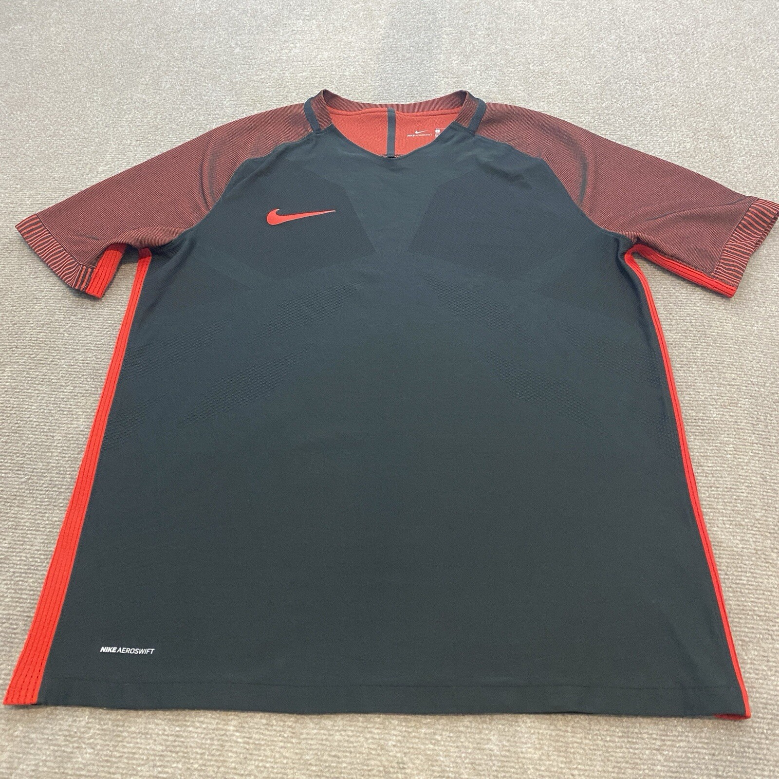 Nike Aeroswift Strike Soccer Training Shirt Men’s Large Black Red 725868-011