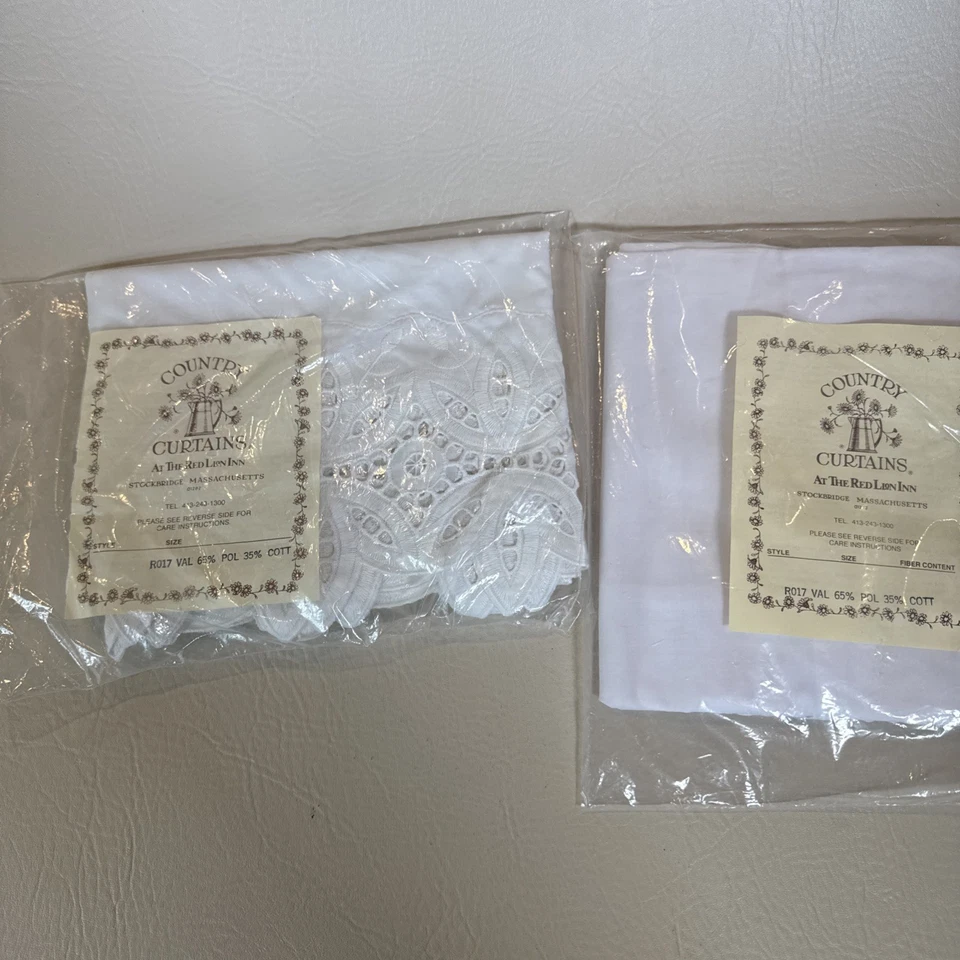 Lote de 2 cortinas Country At The Red Lion Inn blanco R017 Val Foto 2 de 4