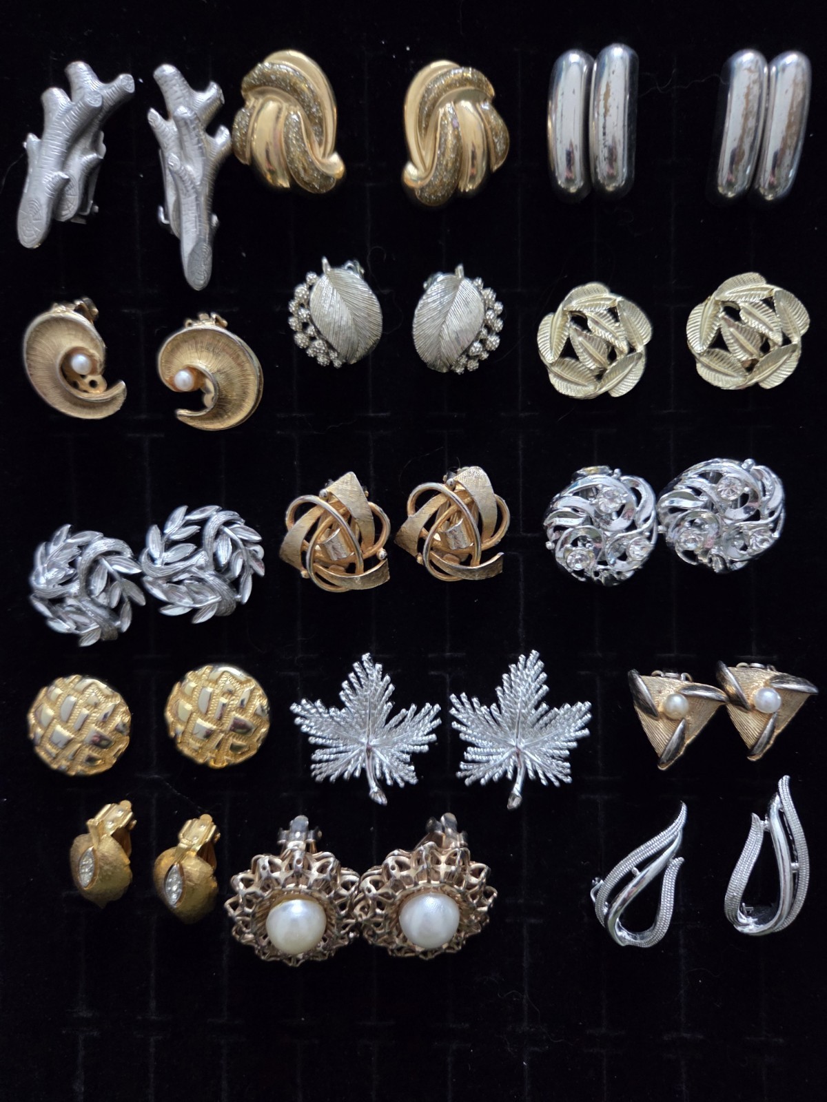 HUGE LOT Vintage Rhinestone Earrings Clip On & Screw Back Pairs BEAUTIFUL!!
