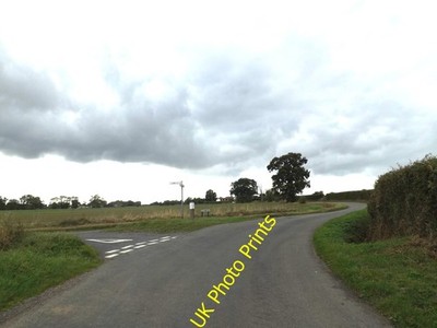 Foto 6x4 Hallenstraße, Mühle grün Mühle grün\/TM1384 an der Kreuzung mit B c2016