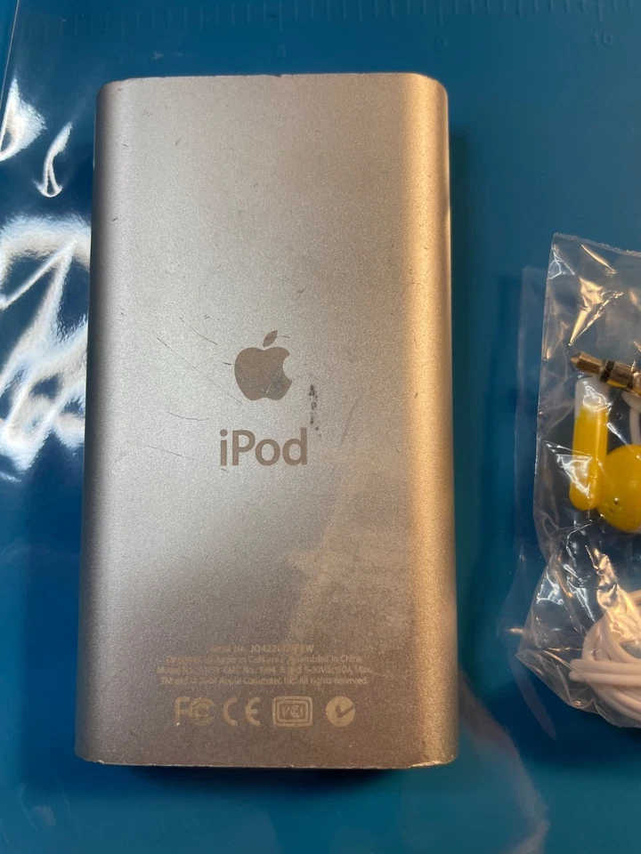 Apple iPod Mini 1st Gen - 4GB - Silver - 1.67" Screen - Image 2 of 4