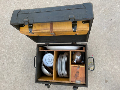 GENUINE VINTAGE US MILITARY COMPLETE DINING SET WITH TRUNK IN MINT