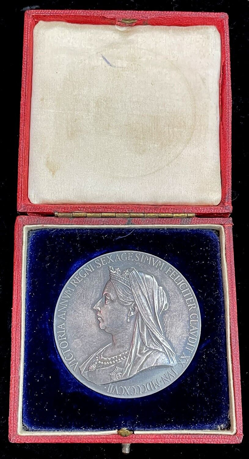 1897 SILVER GREAT BRITAIN QUEEN VICTORIA DIAMOND JUBILEE 55 mm MEDAL & BOX